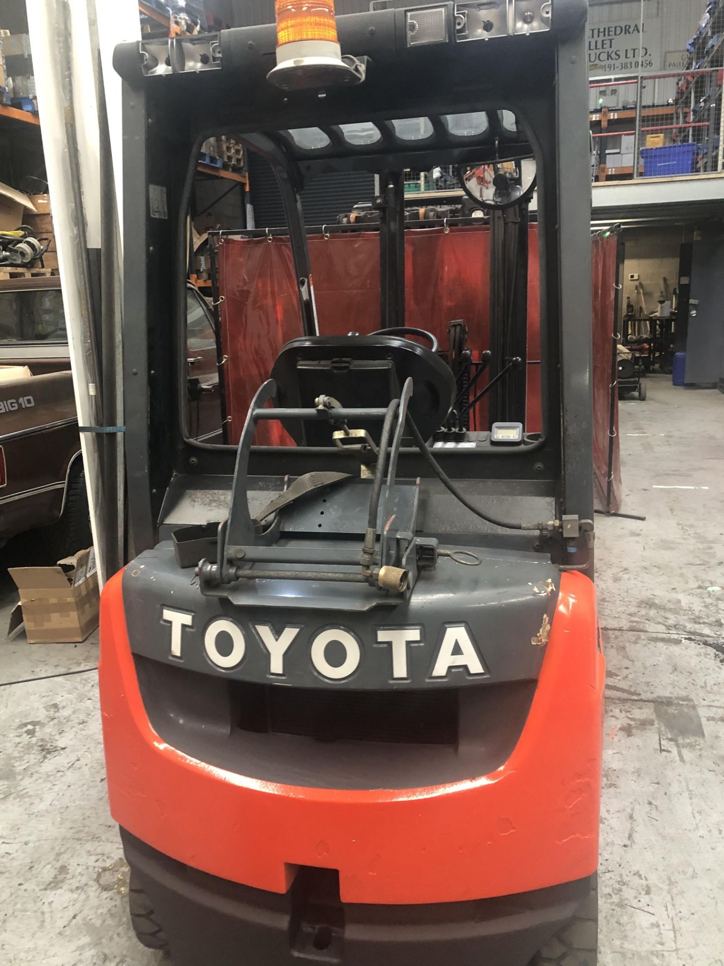 Toyota 02-8FGF15 gas counterbalance- non runner for spares/repairs - Image 5 of 6