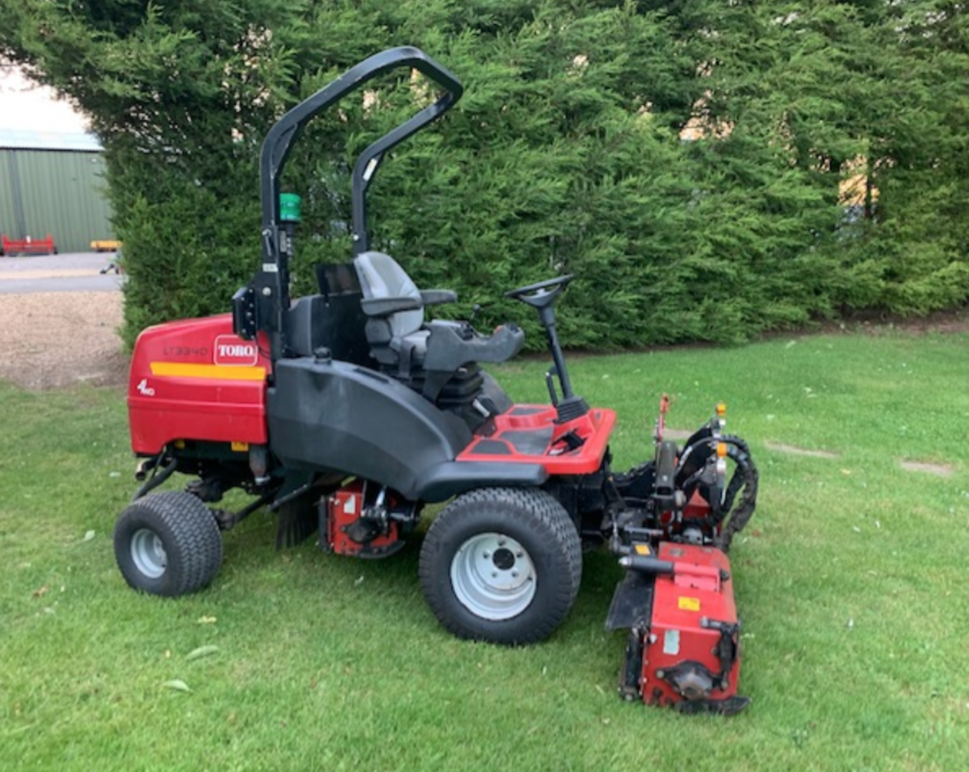 TORO LT3340 TRIPLE RIDE ON MOWER