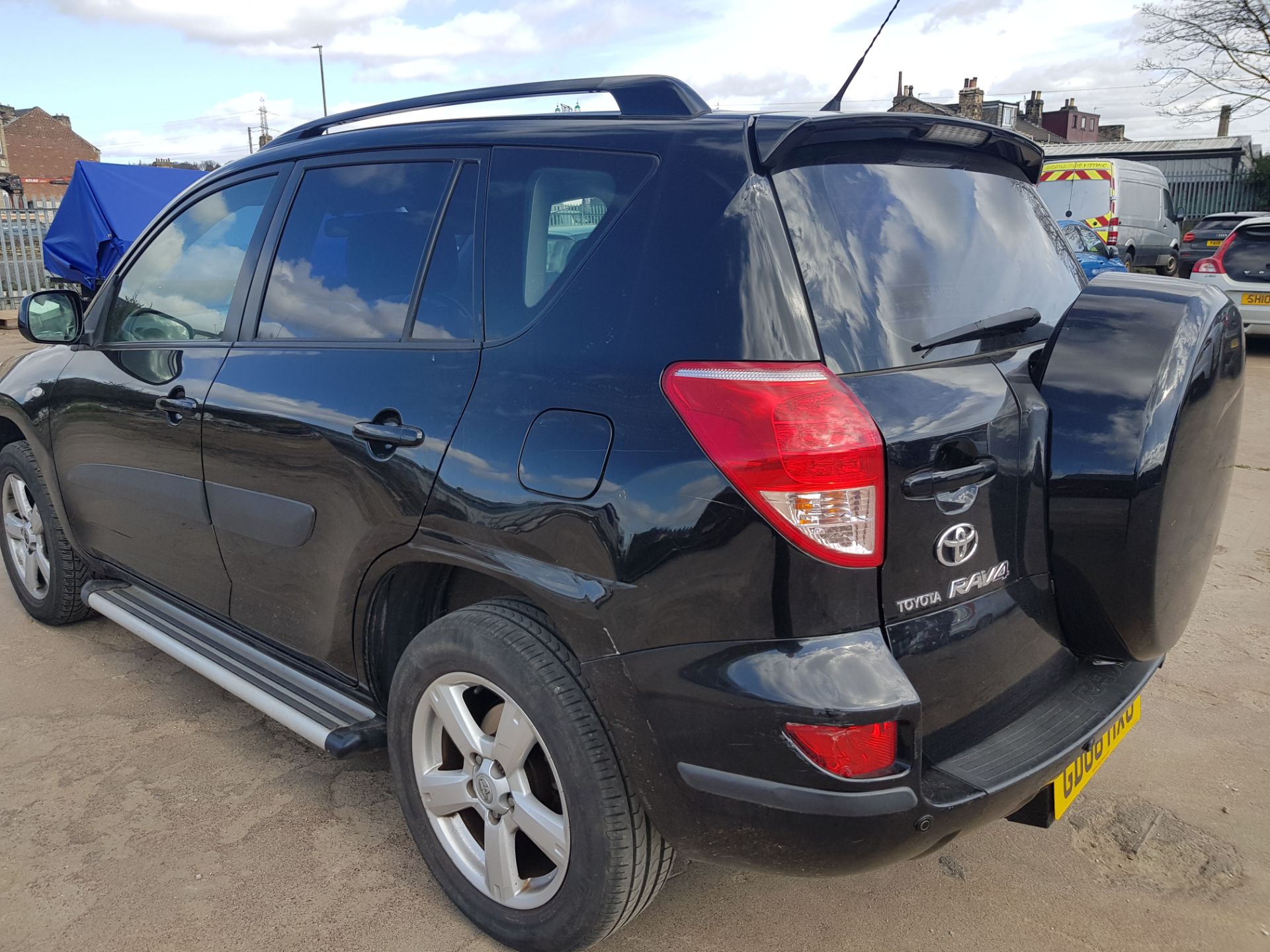 Toyota Rav4 Automatic 4x4 - Image 17 of 30