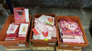 (R13D) Valentine. Contents Of 3 Containers. Mixed Valentine Cards (New)