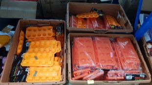 (R10L) Halloween. Contents Of 5 Boxes : A Quantity Of Halloween Pumpkin Head Ice Cube Trays. / Mo