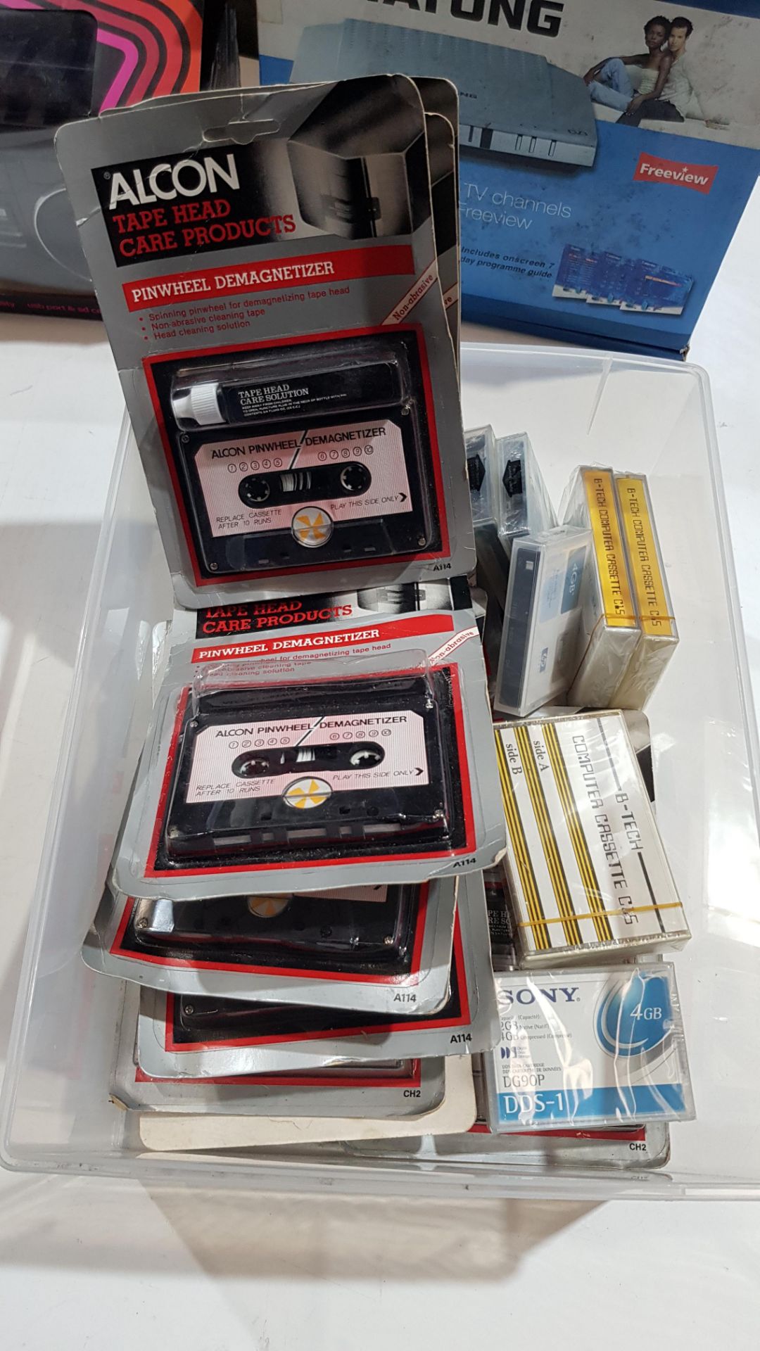 (R7H) Audio. To Inlcude 13 X Retro Walkman Stereo Headphones. 1 X Retro Tape Cassette Player Boom - Image 3 of 4
