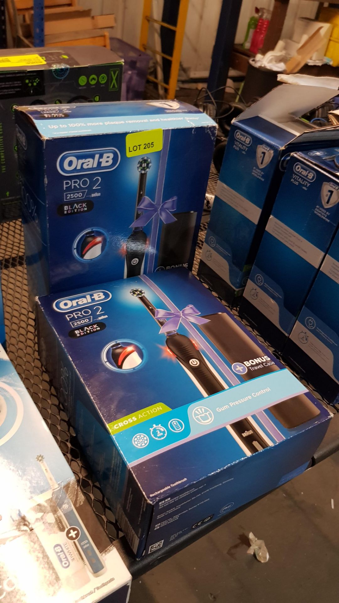 (R11) 2 X Oral B Pro 2 2500 Black Edition Electric Toothbrush