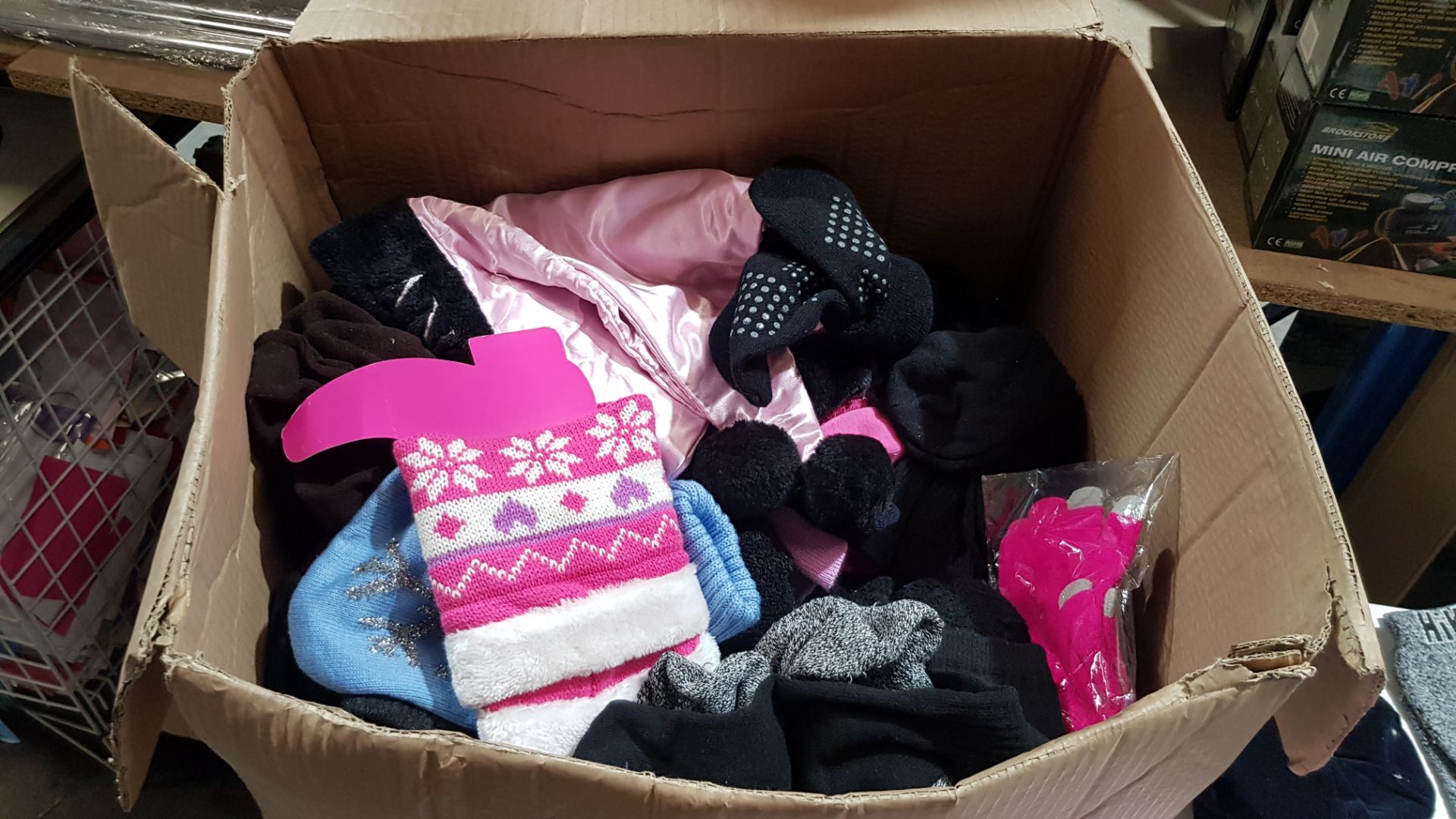 (R10L) Clothing. A Quantity Of Mixed Clothing Items. To Include Hats, Ear Muffs, Thermal Socks & - Image 2 of 3