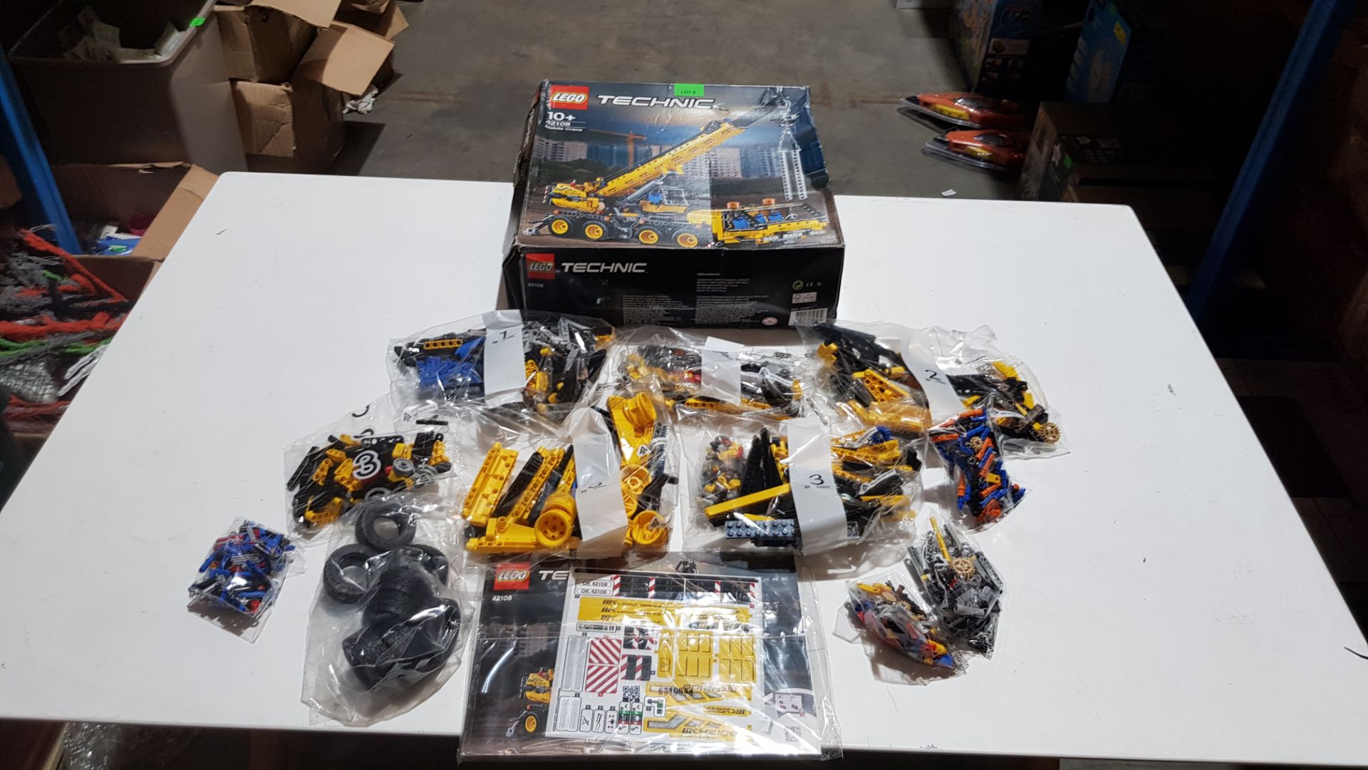 (R6A) Toys. 1 X Lego Technic Mobile Crane 42108 (Appears Complete). RRP £89.99 - Image 4 of 5