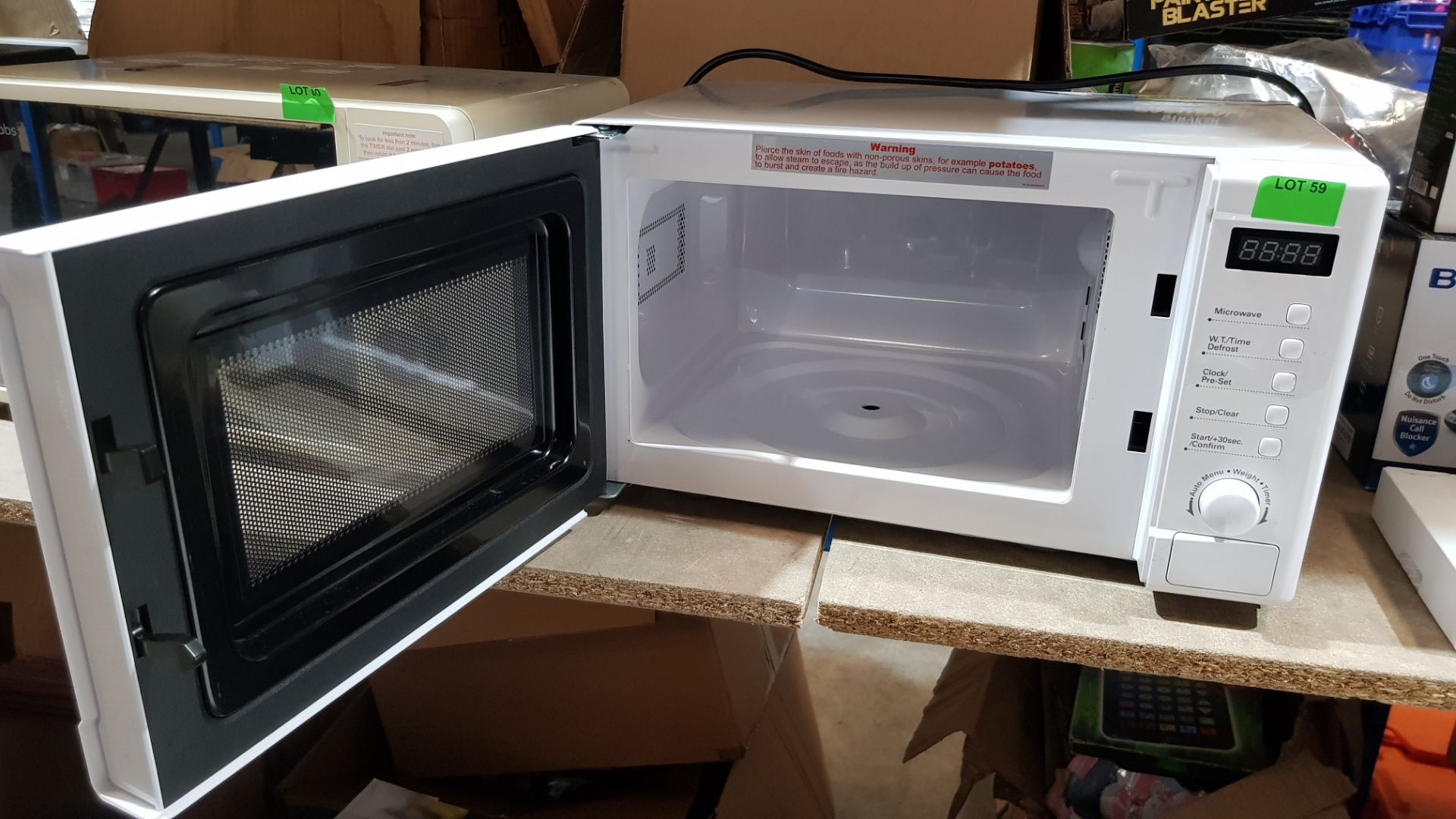 (R6E) Kitchen. 1 X 700W Microwave Oven White (Model GDM301W-16) (Clean, Appears New) - Image 2 of 3