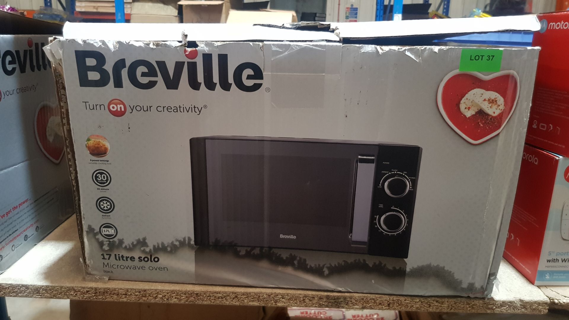 (R6C) Kitchen. 1 X Breville 17L Solo Microwave Oven (Clean, Appears New – Dent On Right Side Of Uni - Image 5 of 5