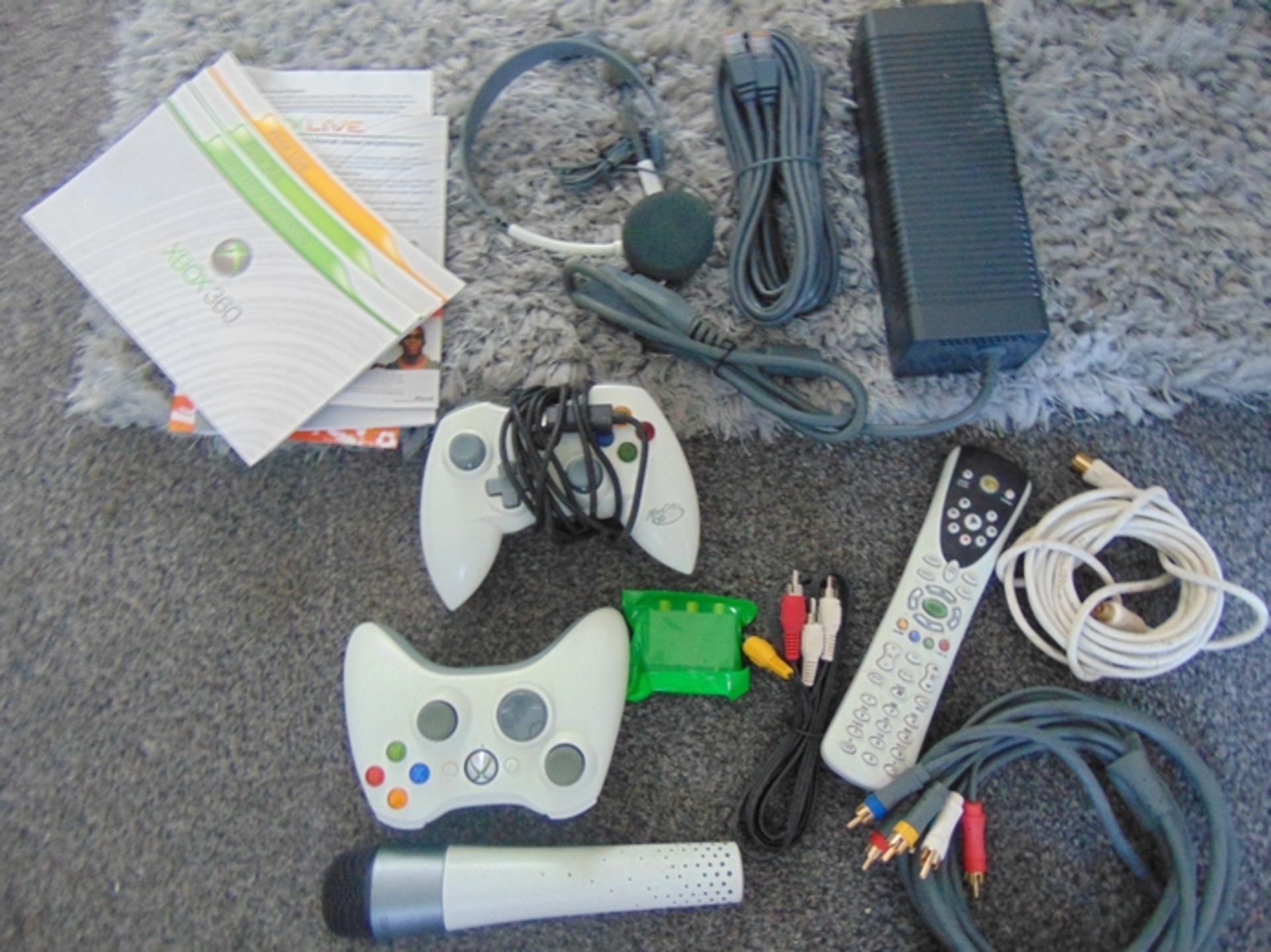 Another x box 360 comes with power unit loads of leads 2 hand - Image 2 of 2