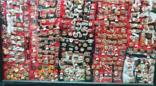 Approx 400 plus manchester united pin badges.