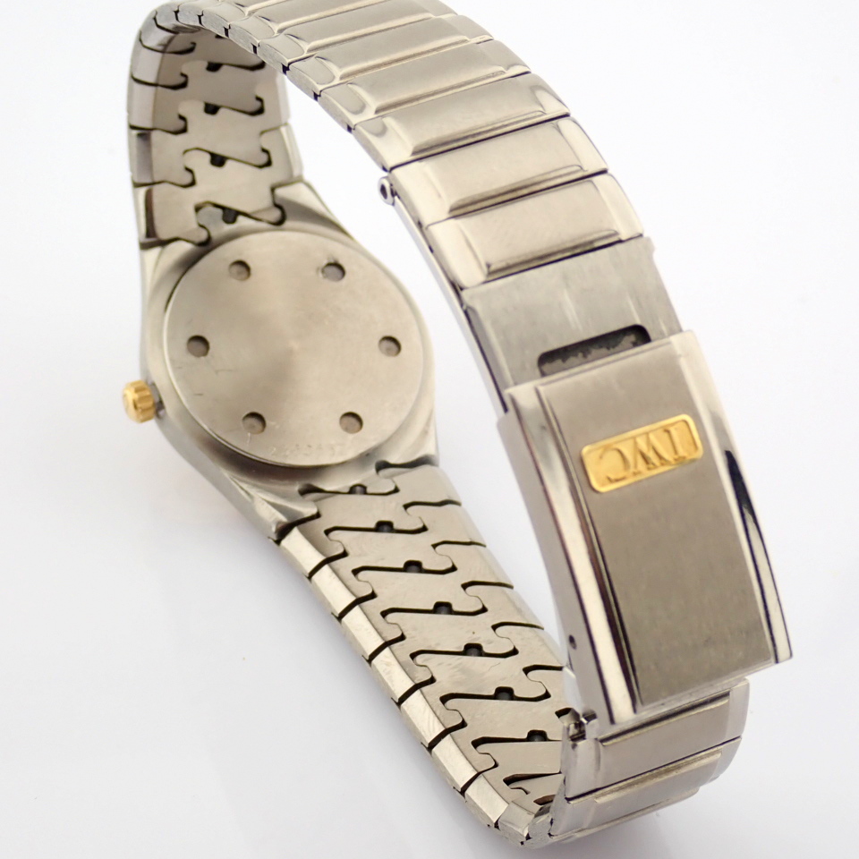 IWC / 1980s IWC INGENIEUR COLLECTORS - Lady's Gold/Titanium Wrist Watch - Image 16 of 16