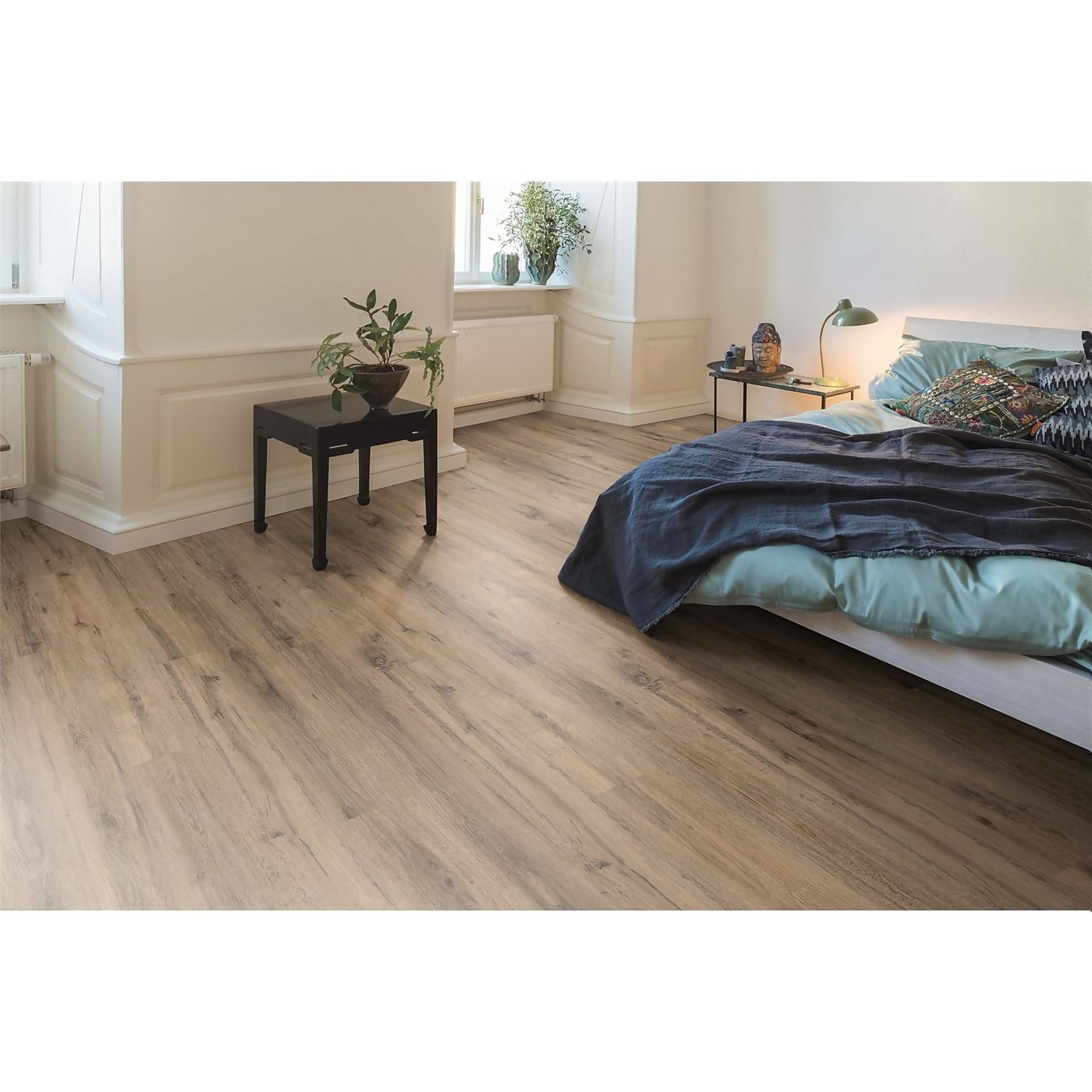 (R4G) Approx. 7.44 m2 Egger Home Laminate Flooring Oak Solid Smoke