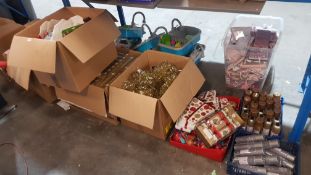 (R1C) Christmas. Contents Of Floor. Mixed Lot To Include 24 X 8 Christmas Cracker Packs , Festive C