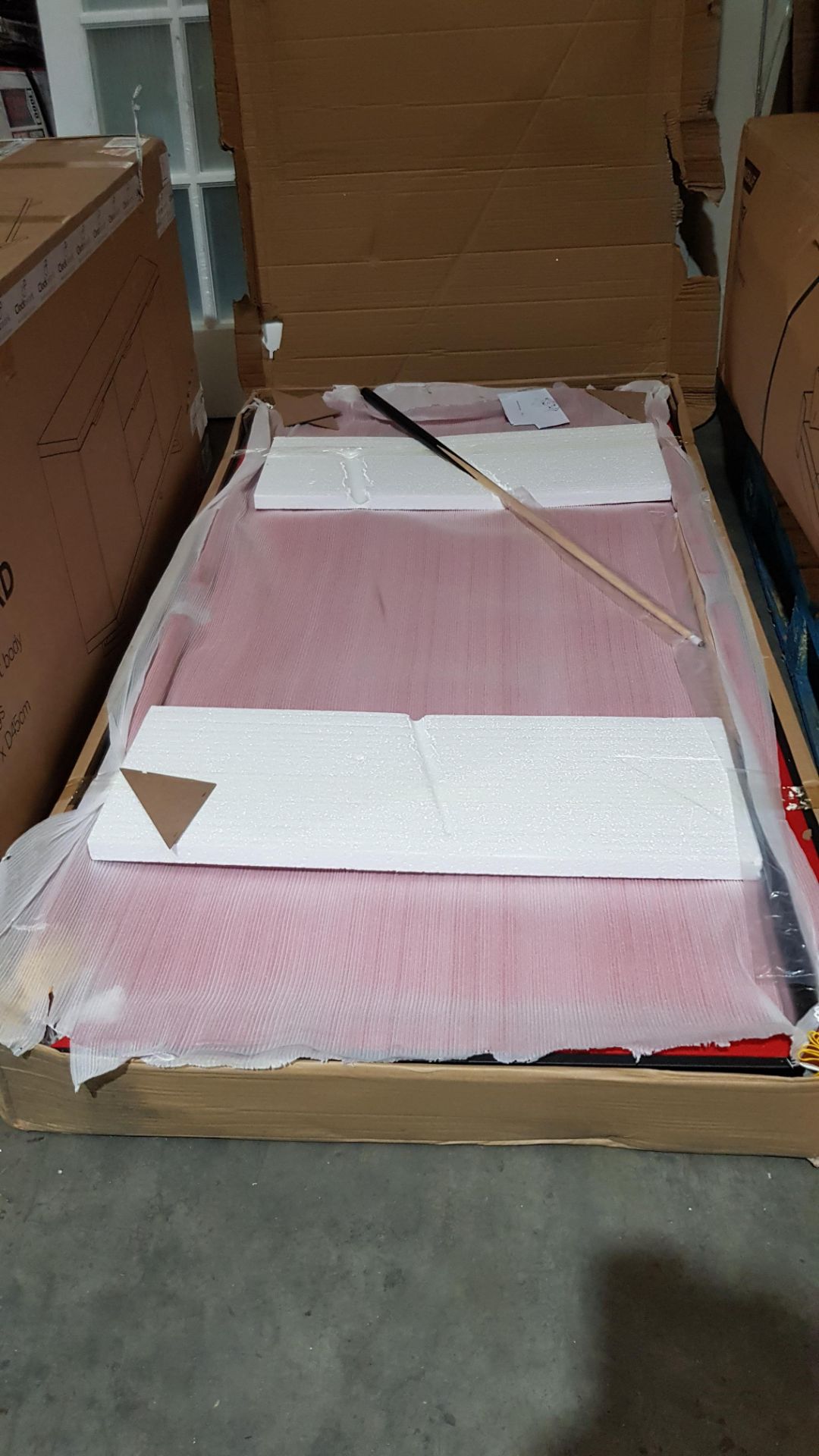 1 X 6ft Foldable Pool Table Main Body. Cloth Colour Red. Carton 1 Of 2 (L192.5 x W100 x D13.5cm) - Image 2 of 5