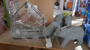 (R5H) Household. 6 Items. 4 X Knitted Bear Deco & 2 X House Wall Mounted Planter Set (All New)