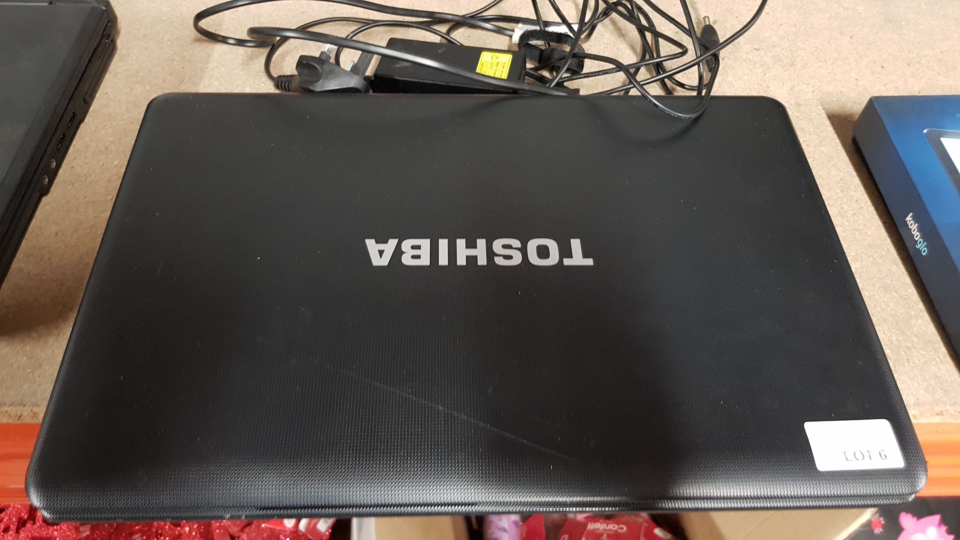(R13B) 1 X Toshiba Satellite C660D-1C6 Laptop (With Power Lead). Item Starts And Displays “Insert B - Image 2 of 5