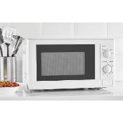 (R6B) Kitchen. 1 X 650-700W Silver Microwave Oven 17L