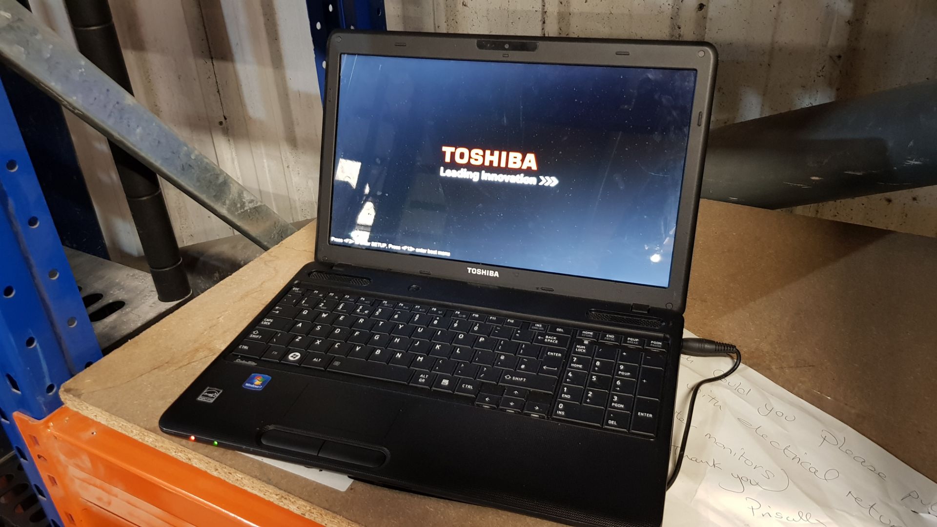 (R13B) 1 X Toshiba Satellite C660D-1C6 Laptop (With Power Lead). Item Starts And Displays “Insert B - Image 4 of 5