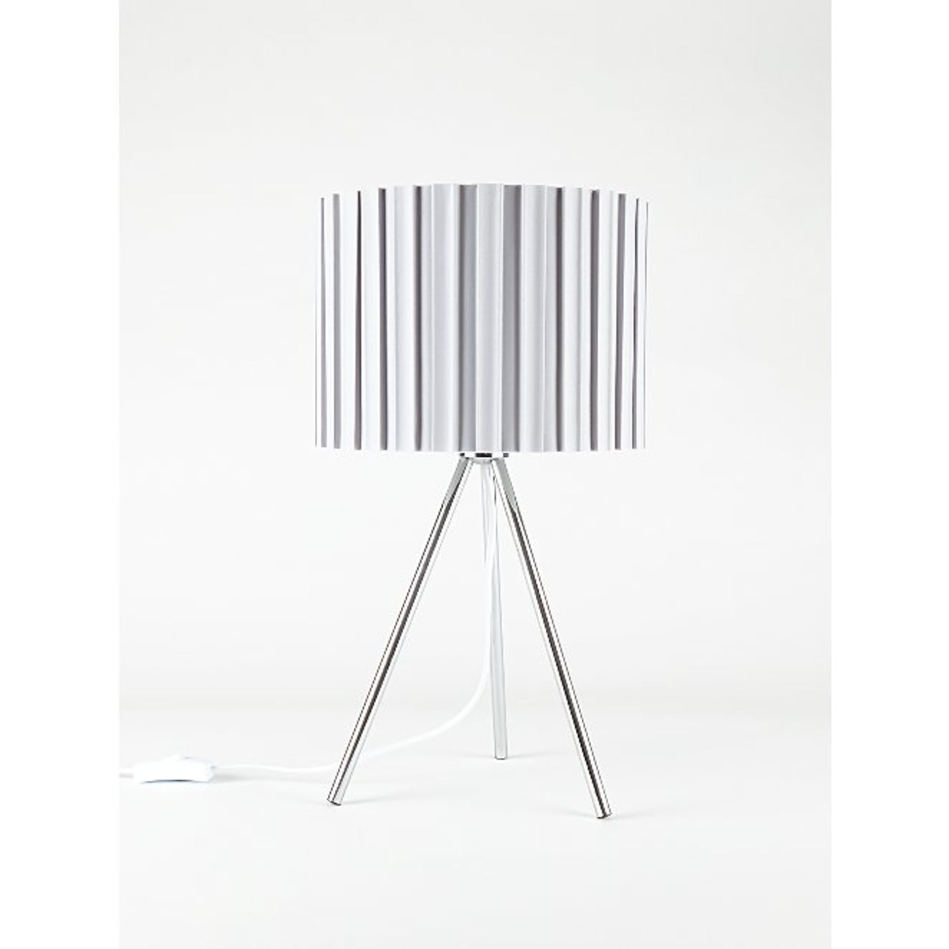 (R9H) Lighting. 3 X Metal Tripod Table Lamp (R9H) 2 X Tommee Tippee Closer To Nature Perfect Prep