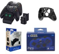 (R9B) Gaming. 5 Items. 1 X Venom PS4 Dualshock Rechargeable Battery Pack (New / Sealed), 1 X Venom