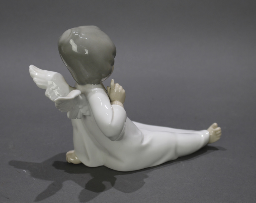 Lladro Wondering Angel Figurine 4962 - Image 2 of 3
