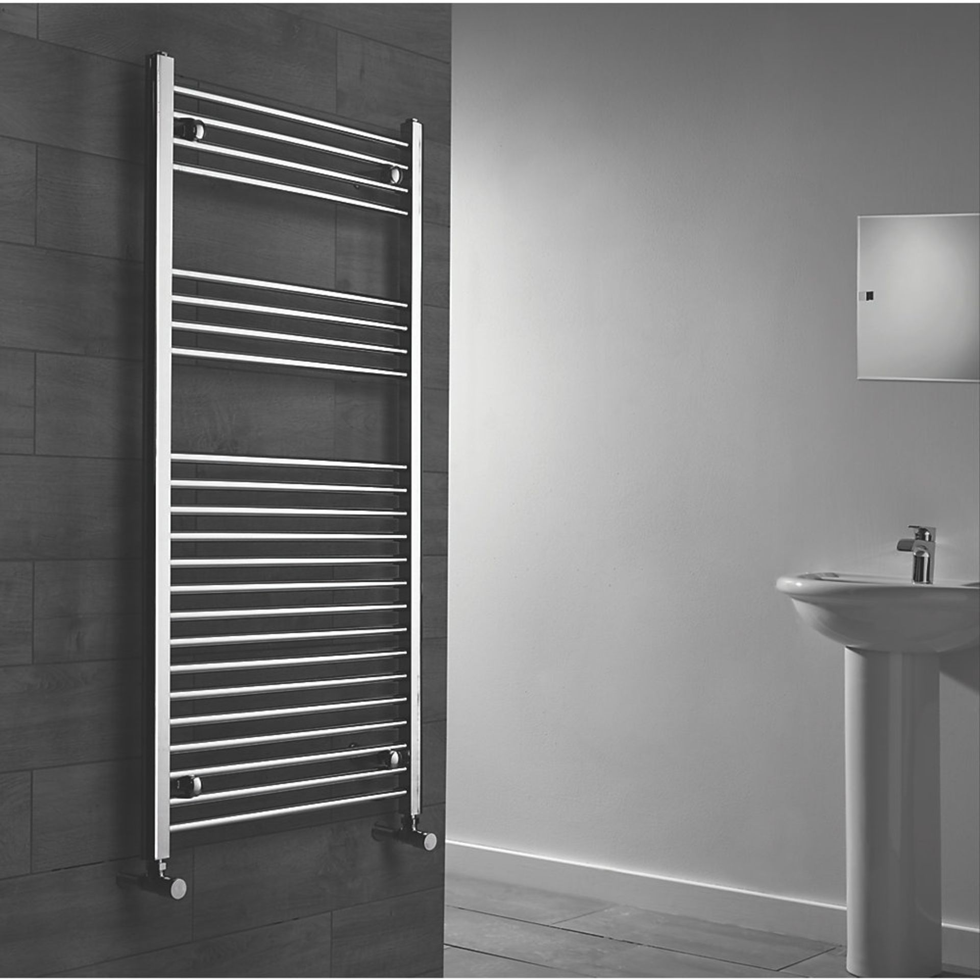 NEW (C113) TOWEL RADIATOR 1200 X 600MM CHROME 1415BTU. High quality chrome-plated steel constru...