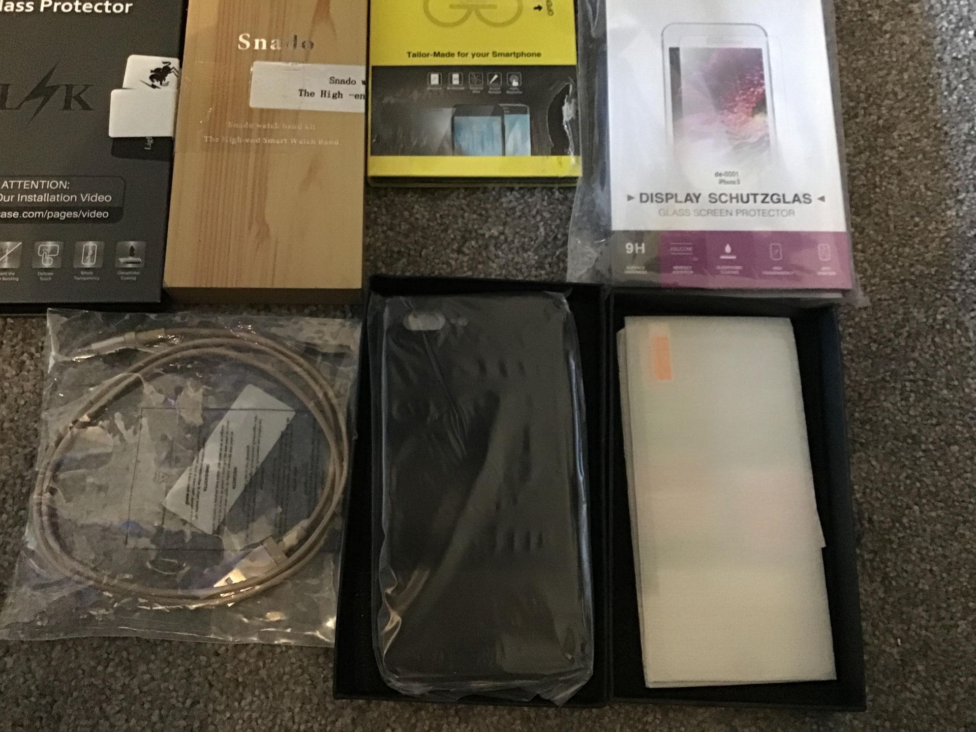 Lot of Accessories for Apple products, AirPods,phones, etc. - Image 3 of 3