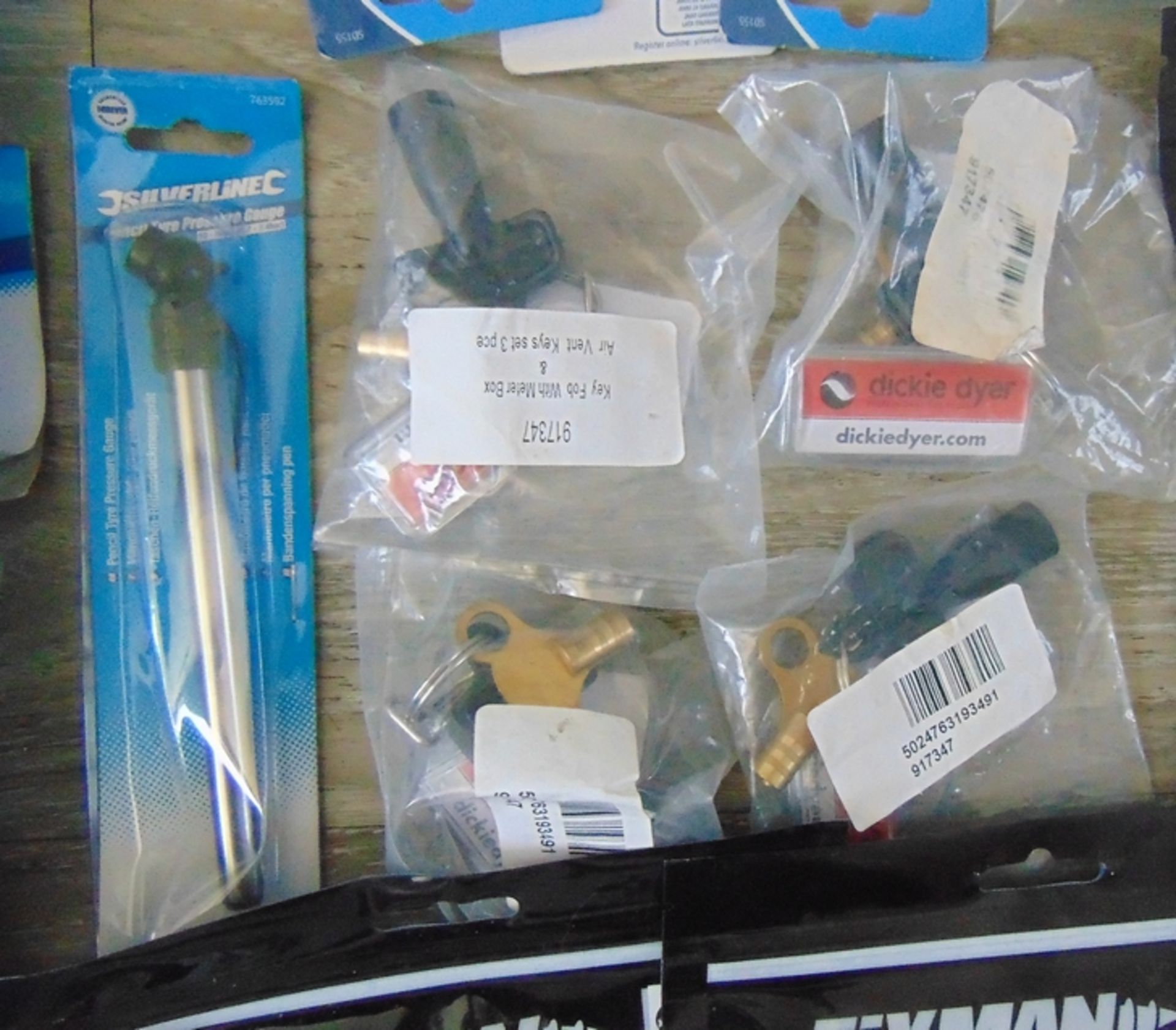 Tool lot comprising, 2 x packs of bolt removing kits, 6 x volt - Image 6 of 7