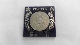 1952-1977 QUEEN ELIZABETH II SILVER JUBILEE CROWN