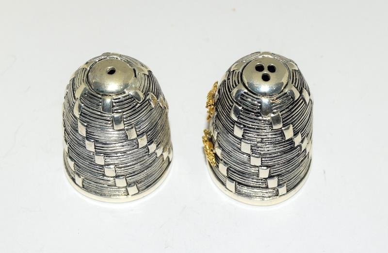 PAIR OF BEEHIVE SILVER PLATED SALT & PEPPER CONDIMENTS - Image 3 of 4