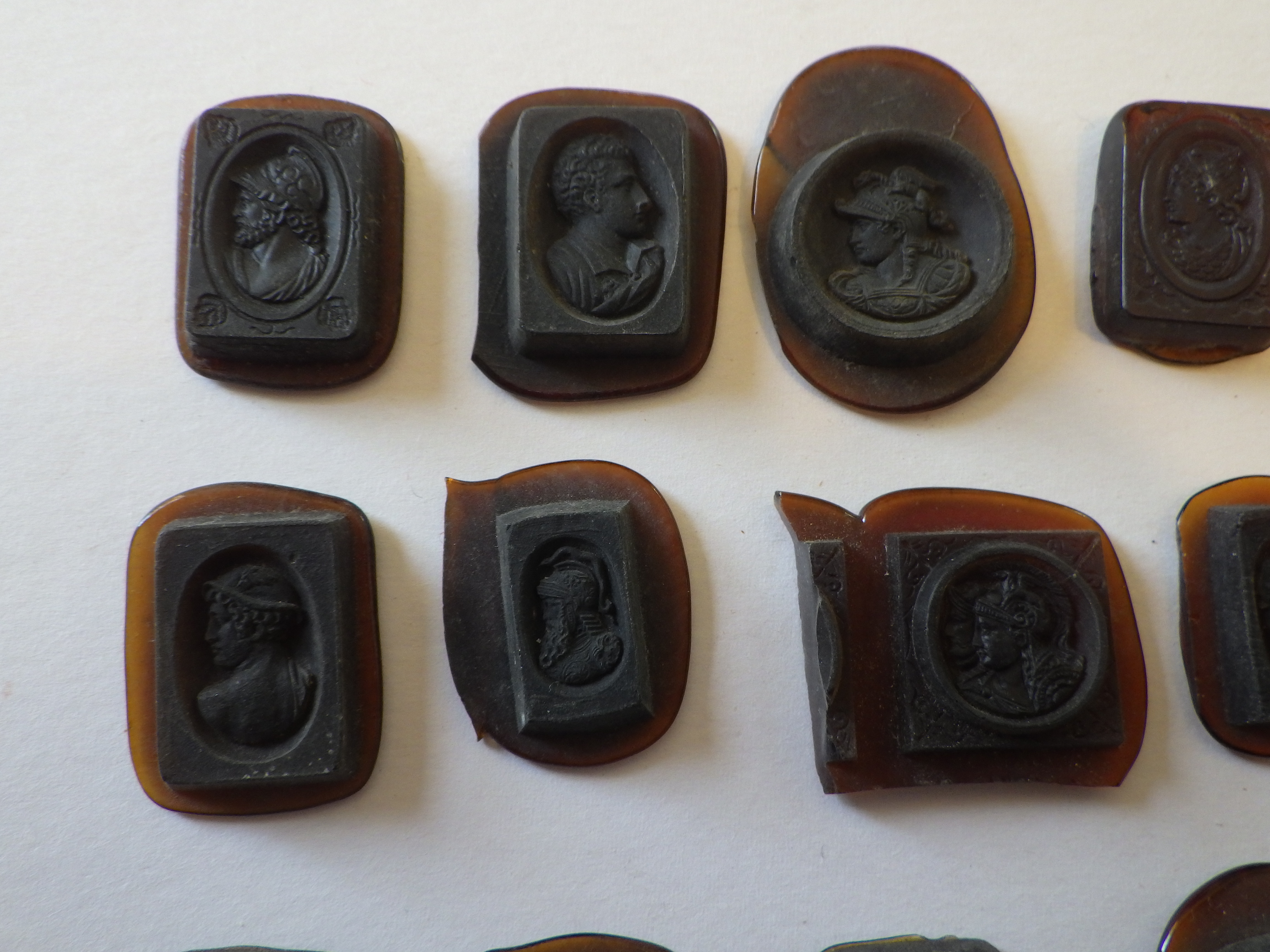 15 c19th French Glass Cameos - Image 3 of 5