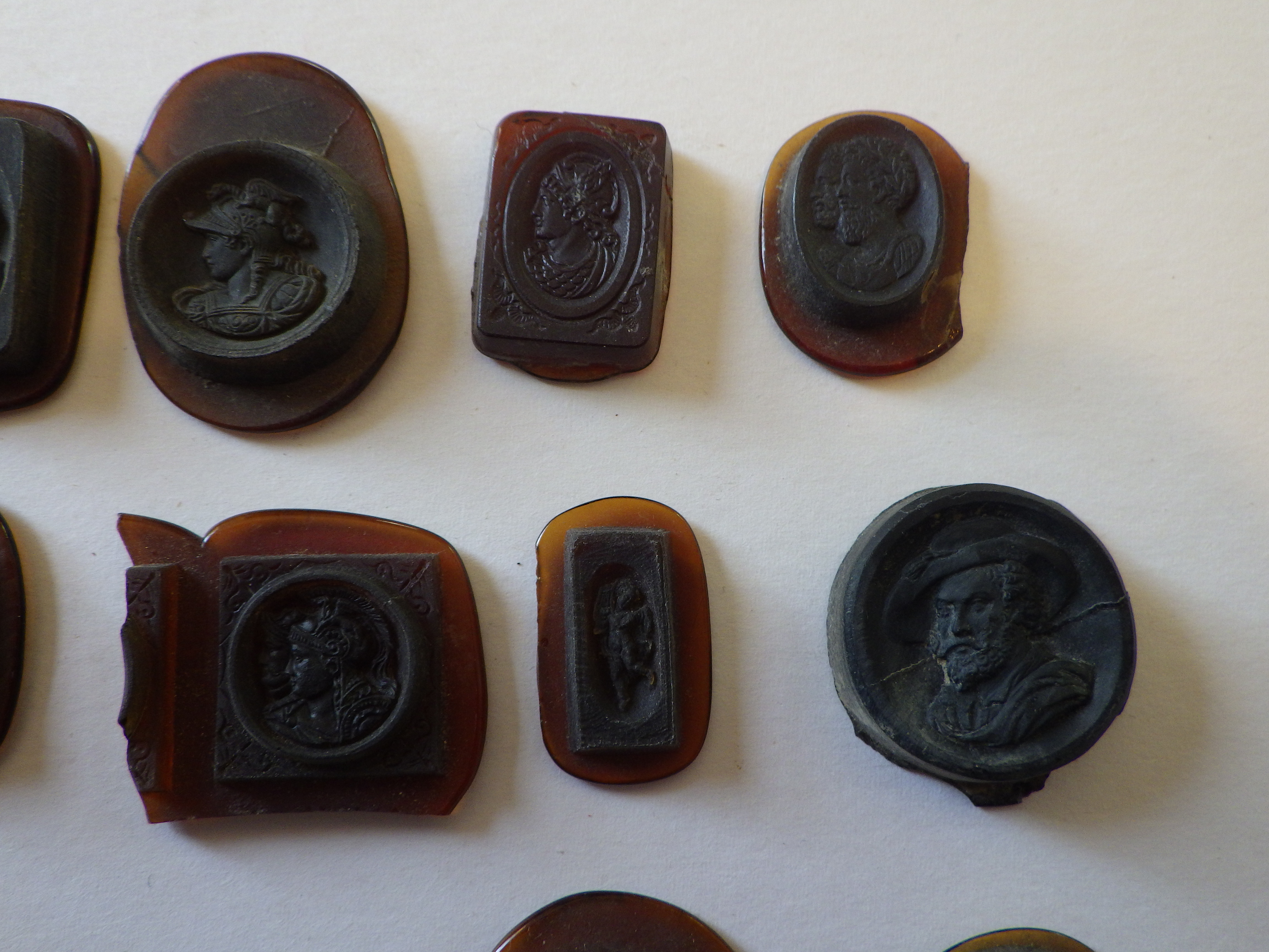 15 c19th French Glass Cameos - Image 4 of 5