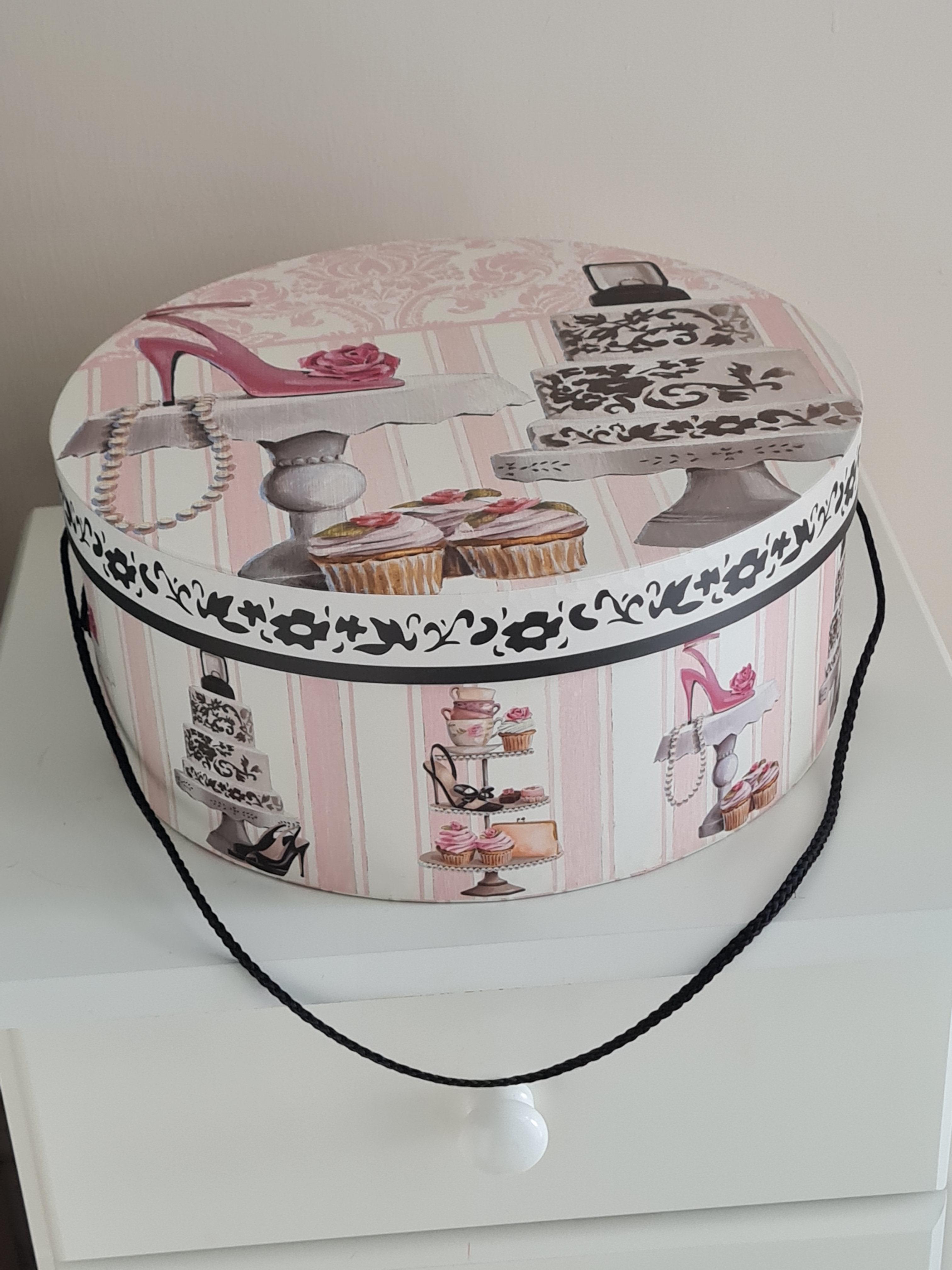 Round Hat Or Gift Box With Lid