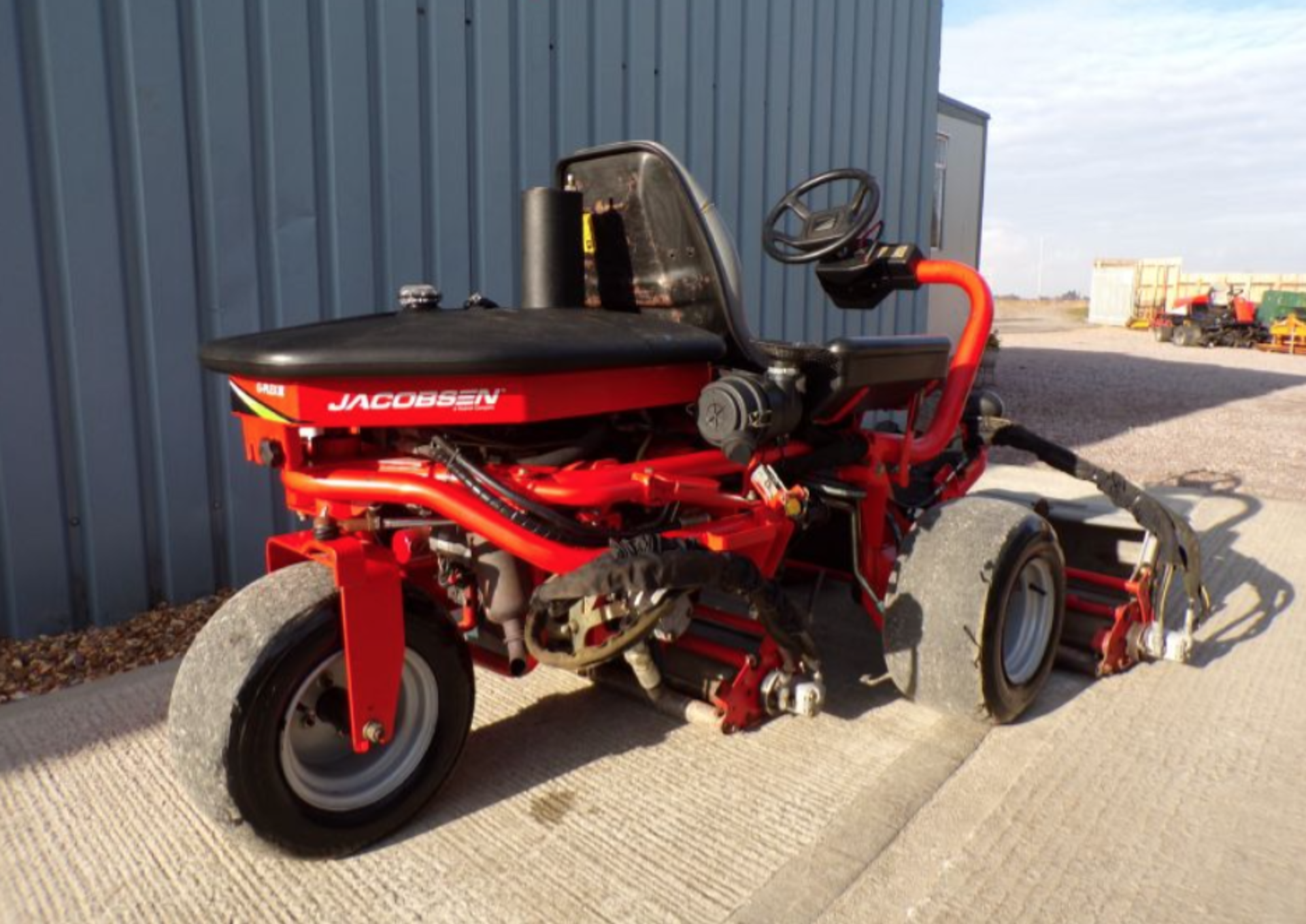 JACOBSEN G PLEX III RIDE ON GREENS MOWER - Image 2 of 6