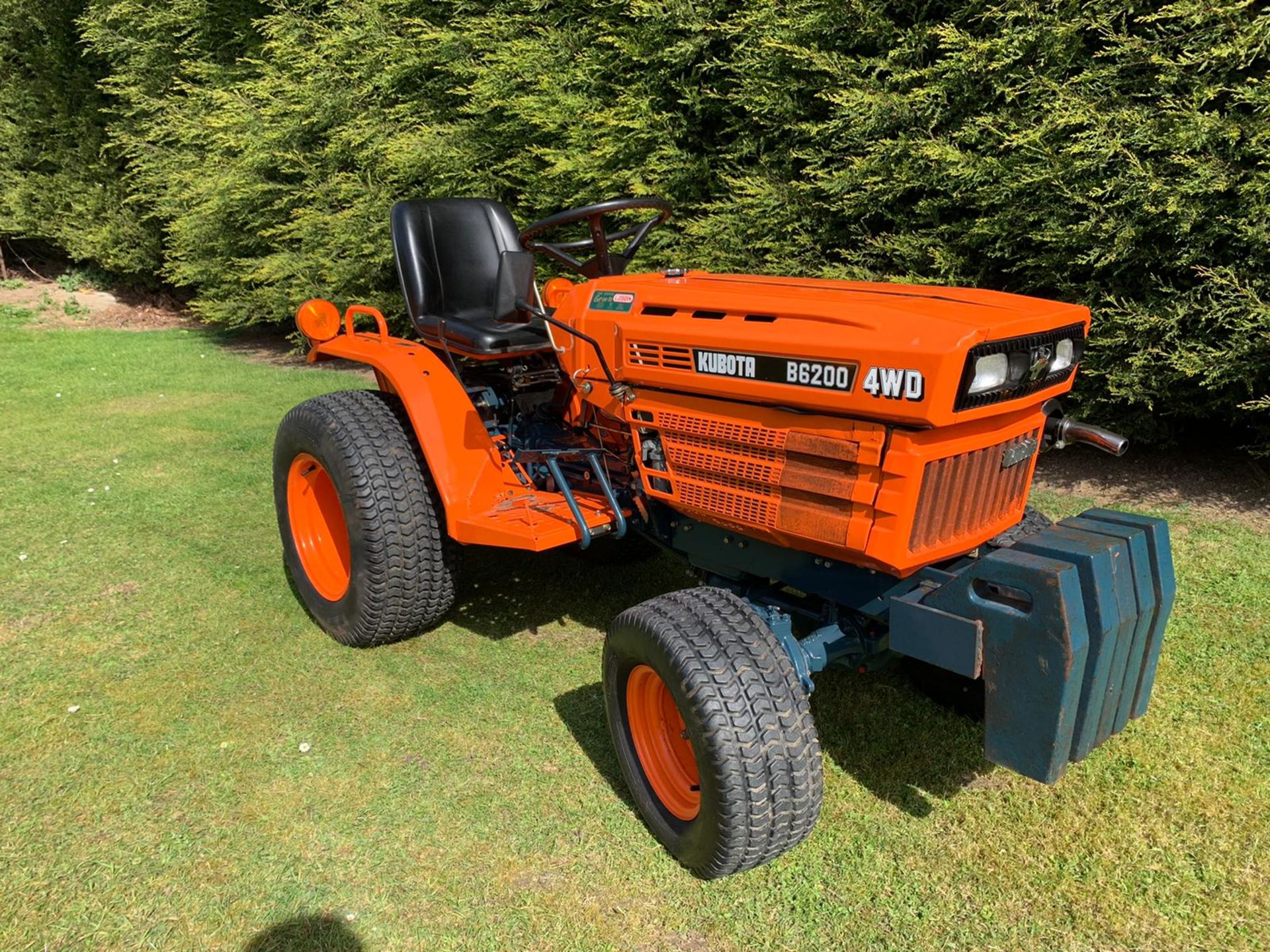 Kubota B6200. Compact tractor 4x4 - Image 3 of 6