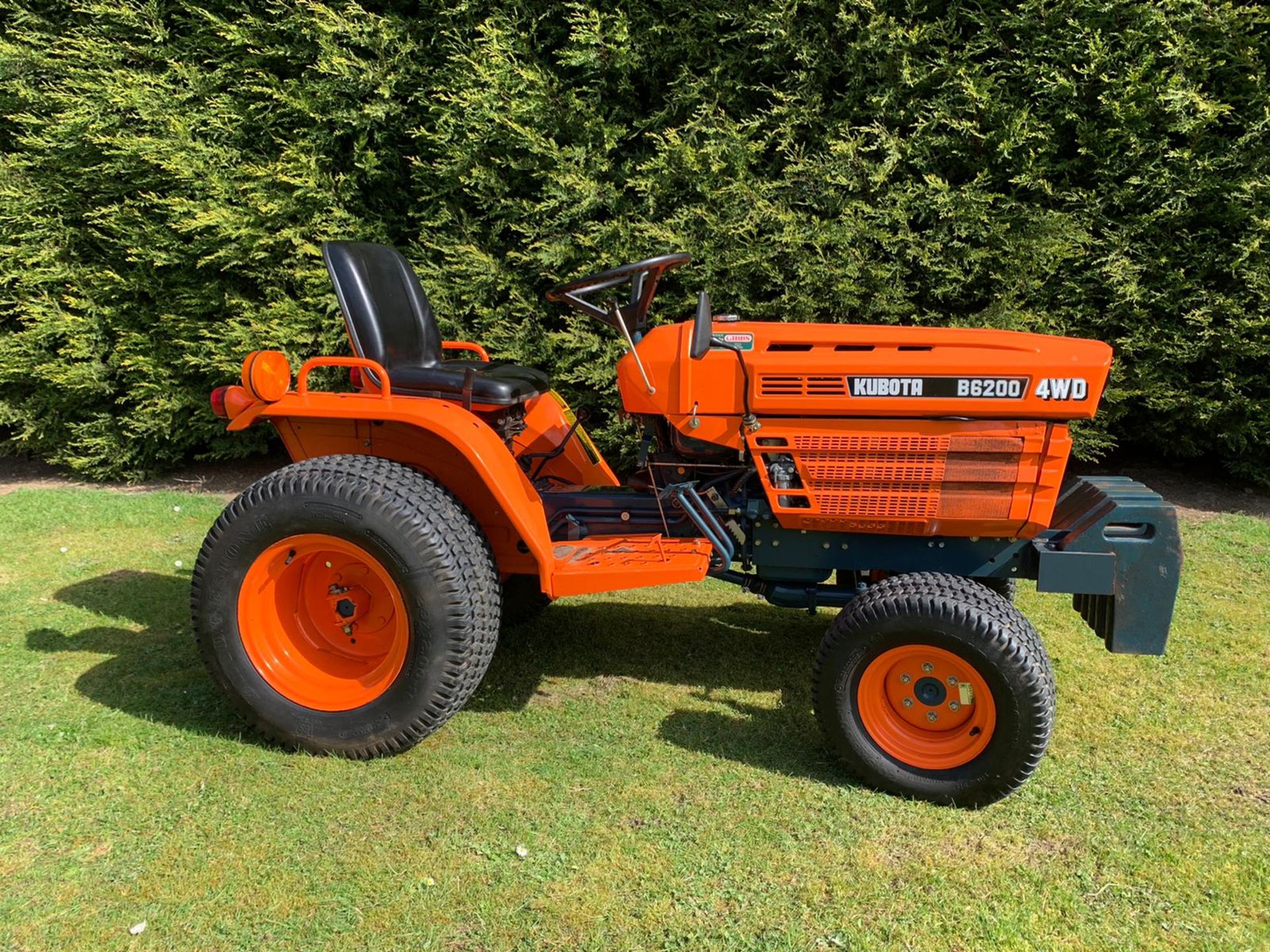 Kubota B6200. Compact tractor 4x4