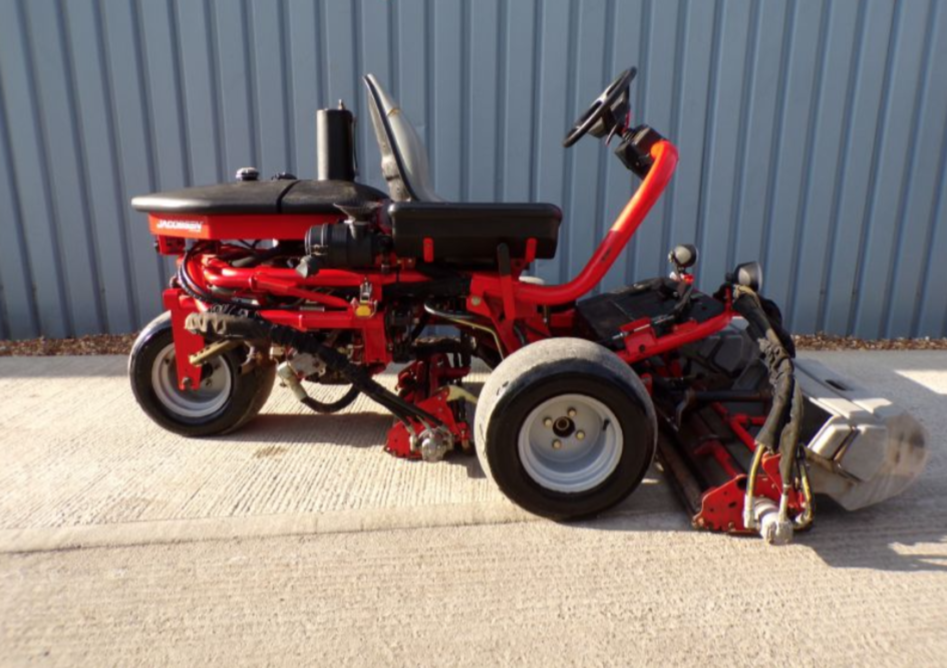 JACOBSEN G PLEX III RIDE ON GREENS MOWER - Image 4 of 6