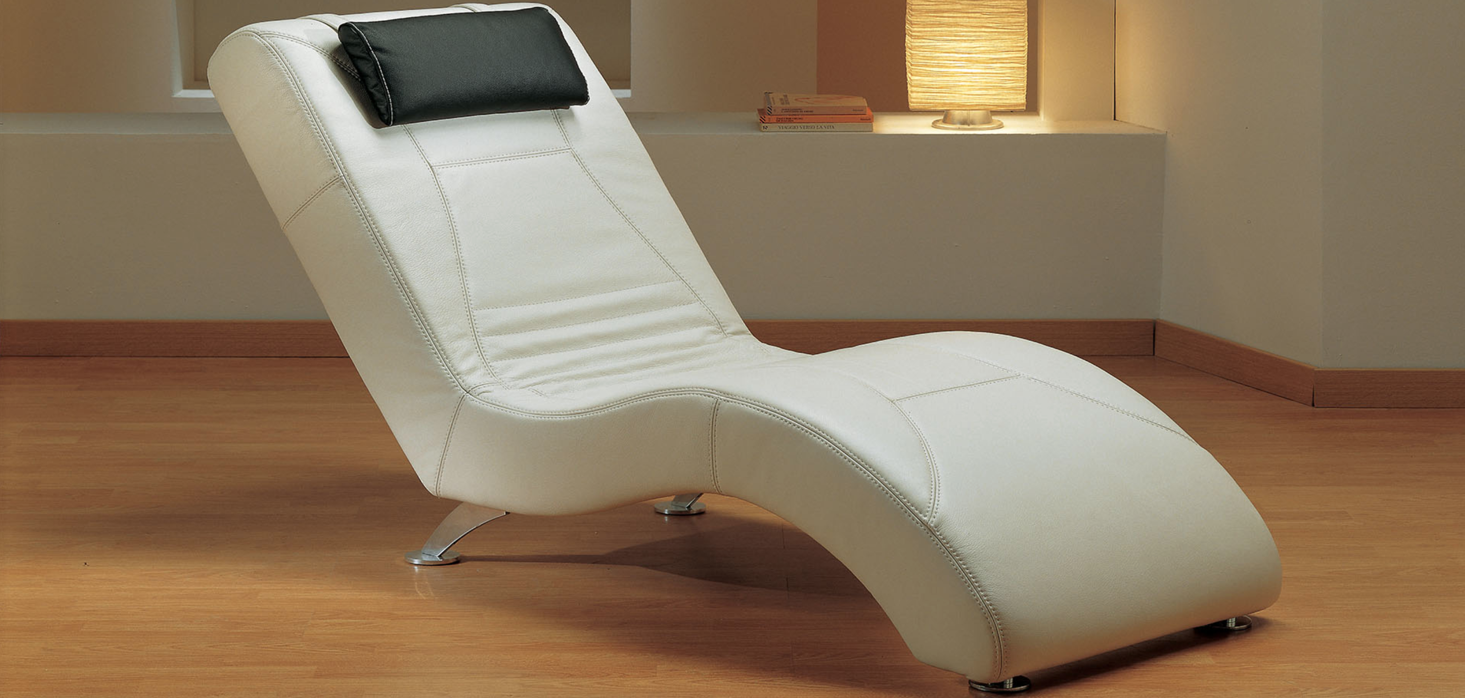 WAVE Italian Crafted Chaise Chair in White Italian Leather. RRP £1399