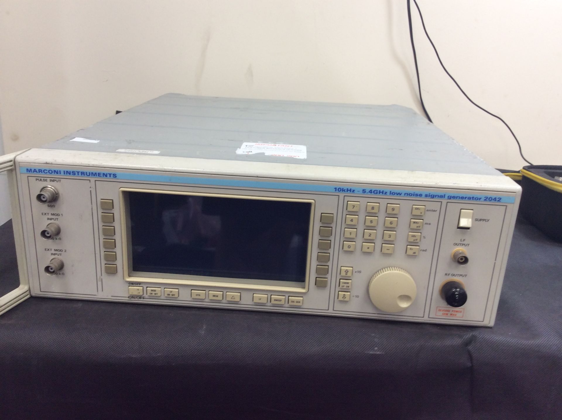 Marconi 2042 low noise signal generator