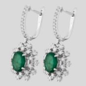 18K White Gold Emerald Cluster Earring Total 3,60 Ct.