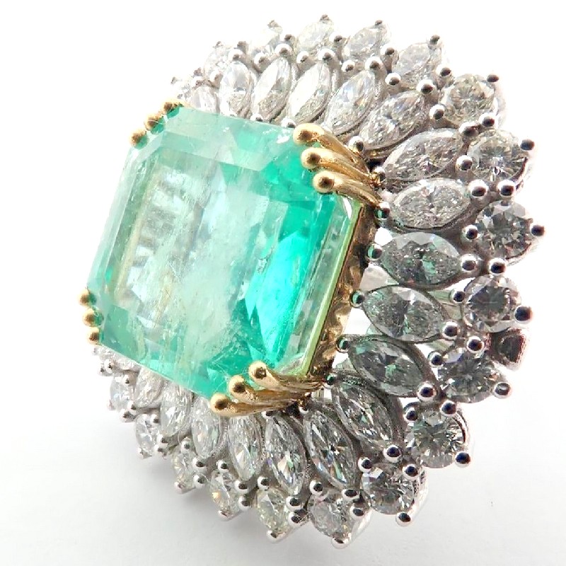 18K Large Emerald and Diamond Cluster Ring (16,58 Ct.) - Image 3 of 8