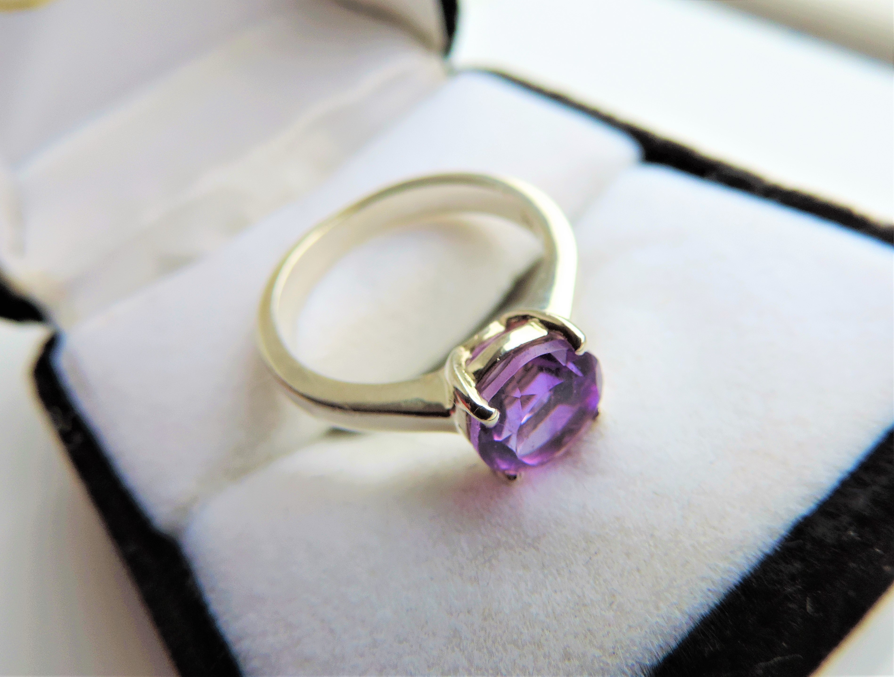 Sterling Silver 1.3 carat Amethyst Ring - Image 2 of 3