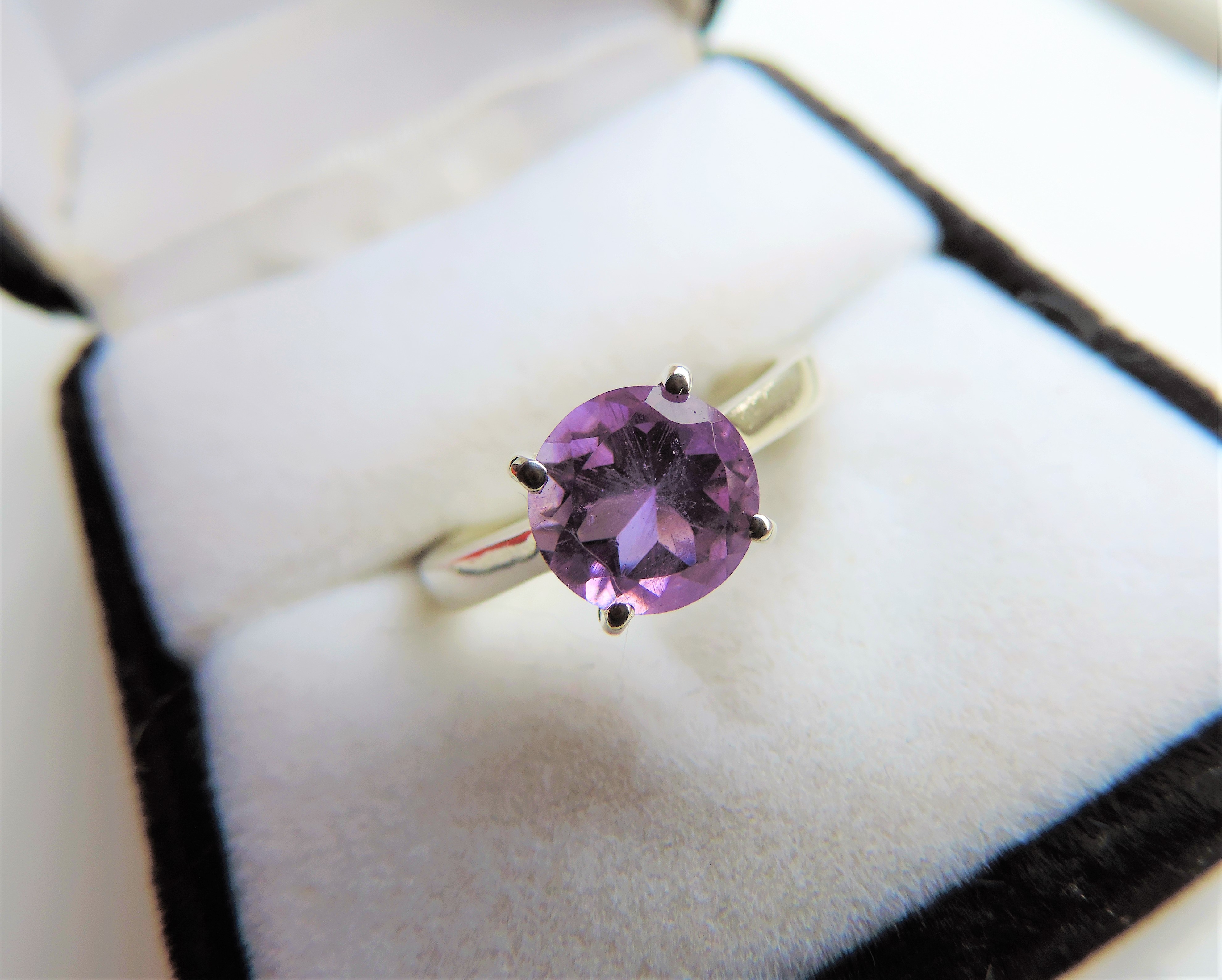 Sterling Silver 1.3 carat Amethyst Ring - Image 3 of 3