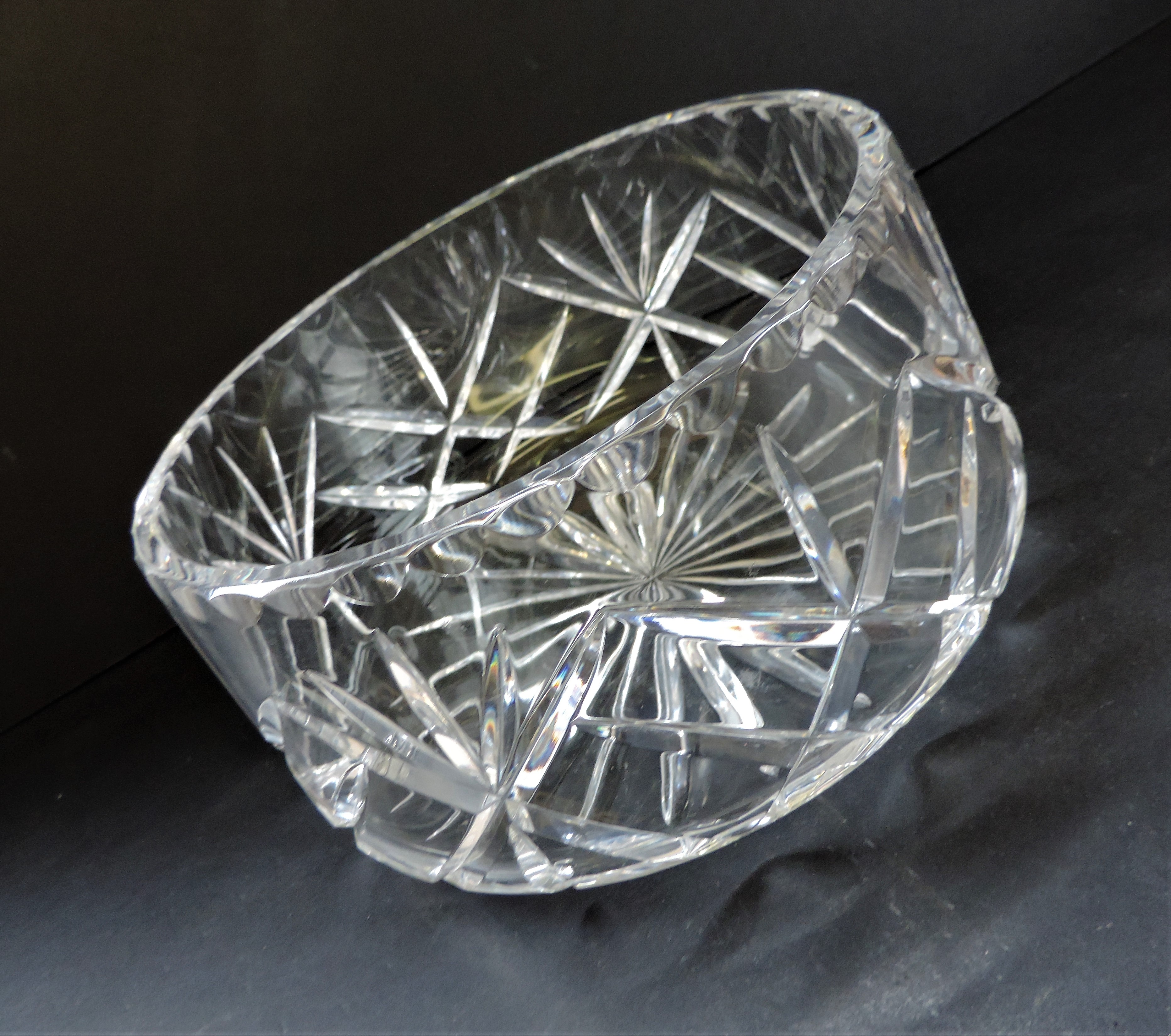 Vintage Crystal Bowl 20cm wide 10cm tall - Image 3 of 3