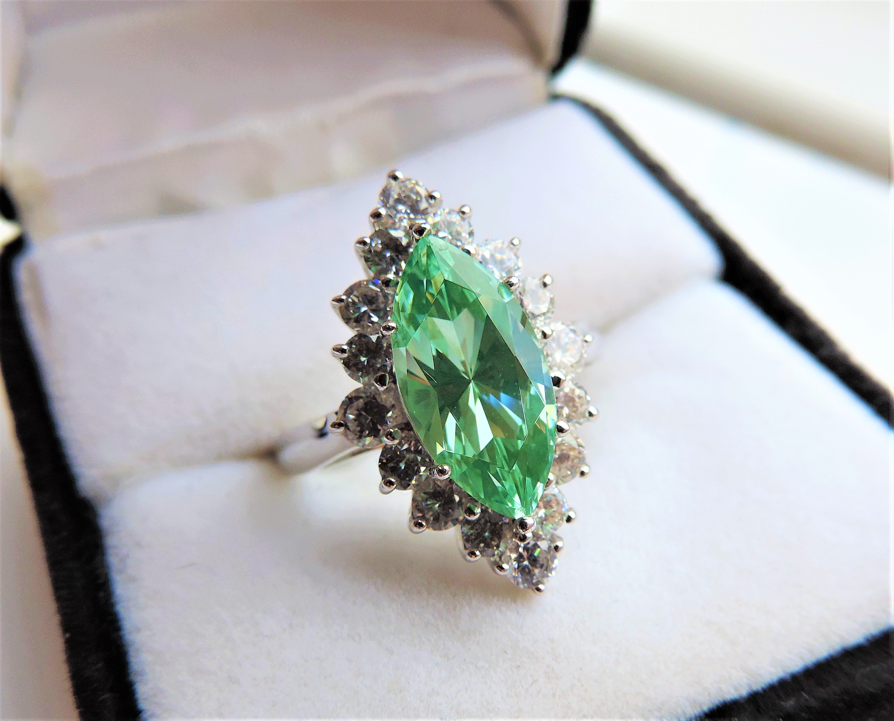 Sterling Silver 3.4 ct Green Topaz Cocktail Ring - Image 4 of 4