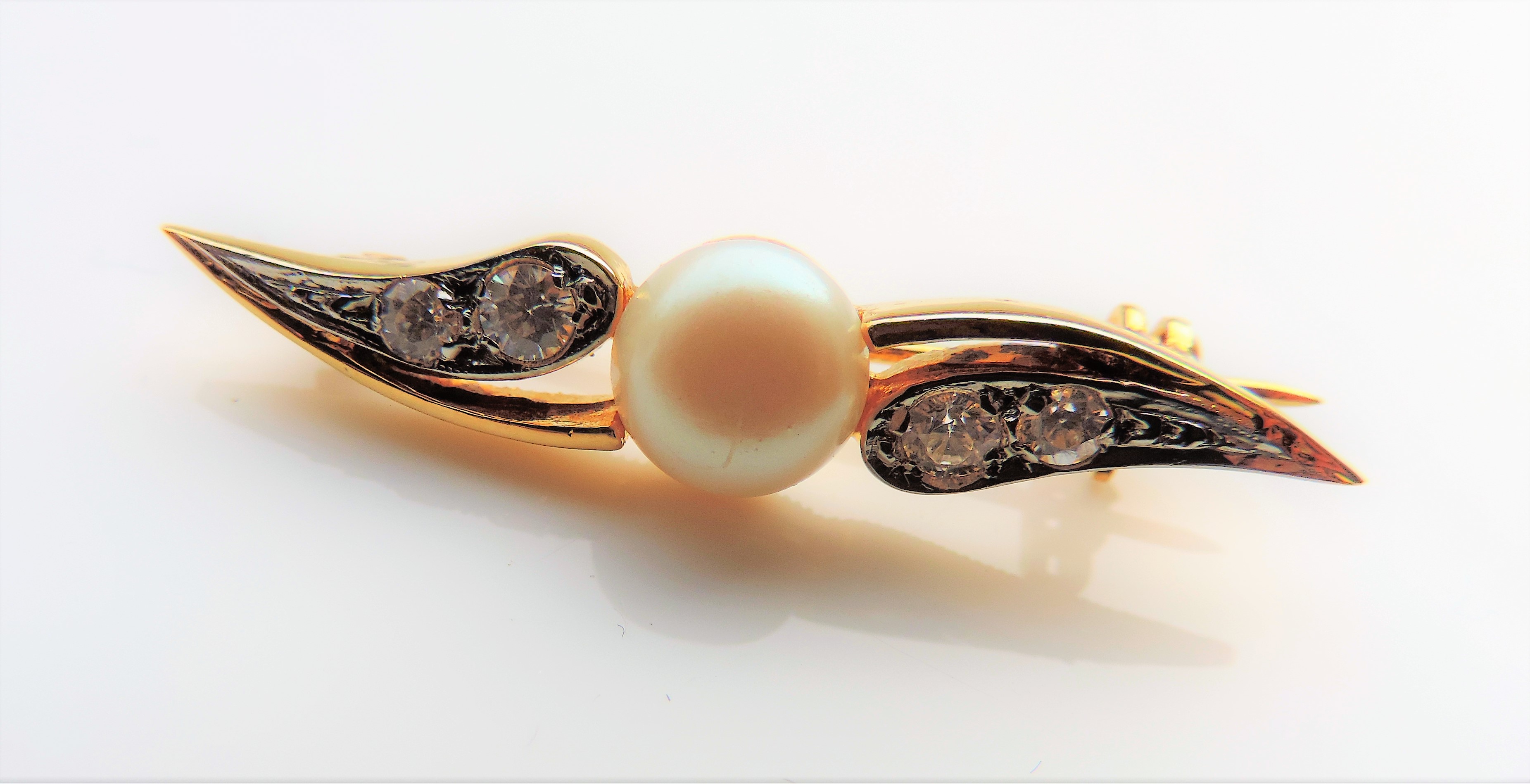 Gold on Sterling Silver Pearl & White Gemstone Brooch - Image 2 of 3