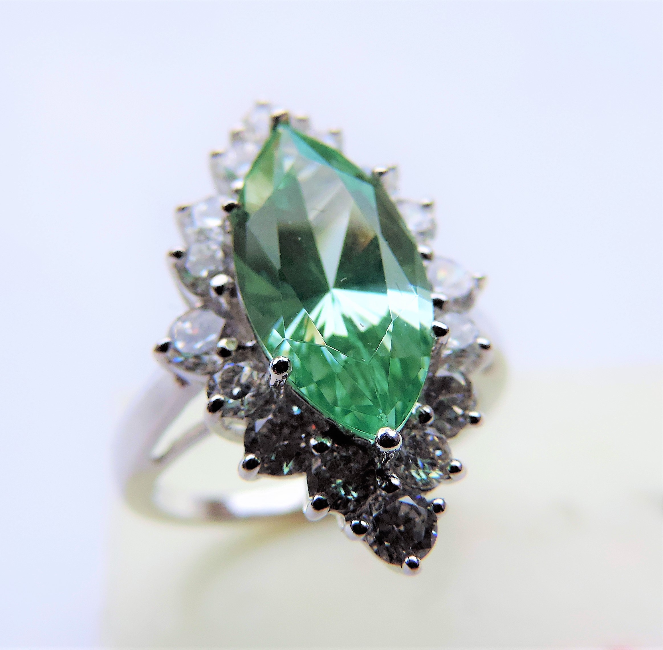 Sterling Silver 3.4 ct Green Topaz Cocktail Ring - Image 2 of 4