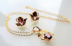 1.5 carat Gold Plated Garnet Necklace and Earring Set