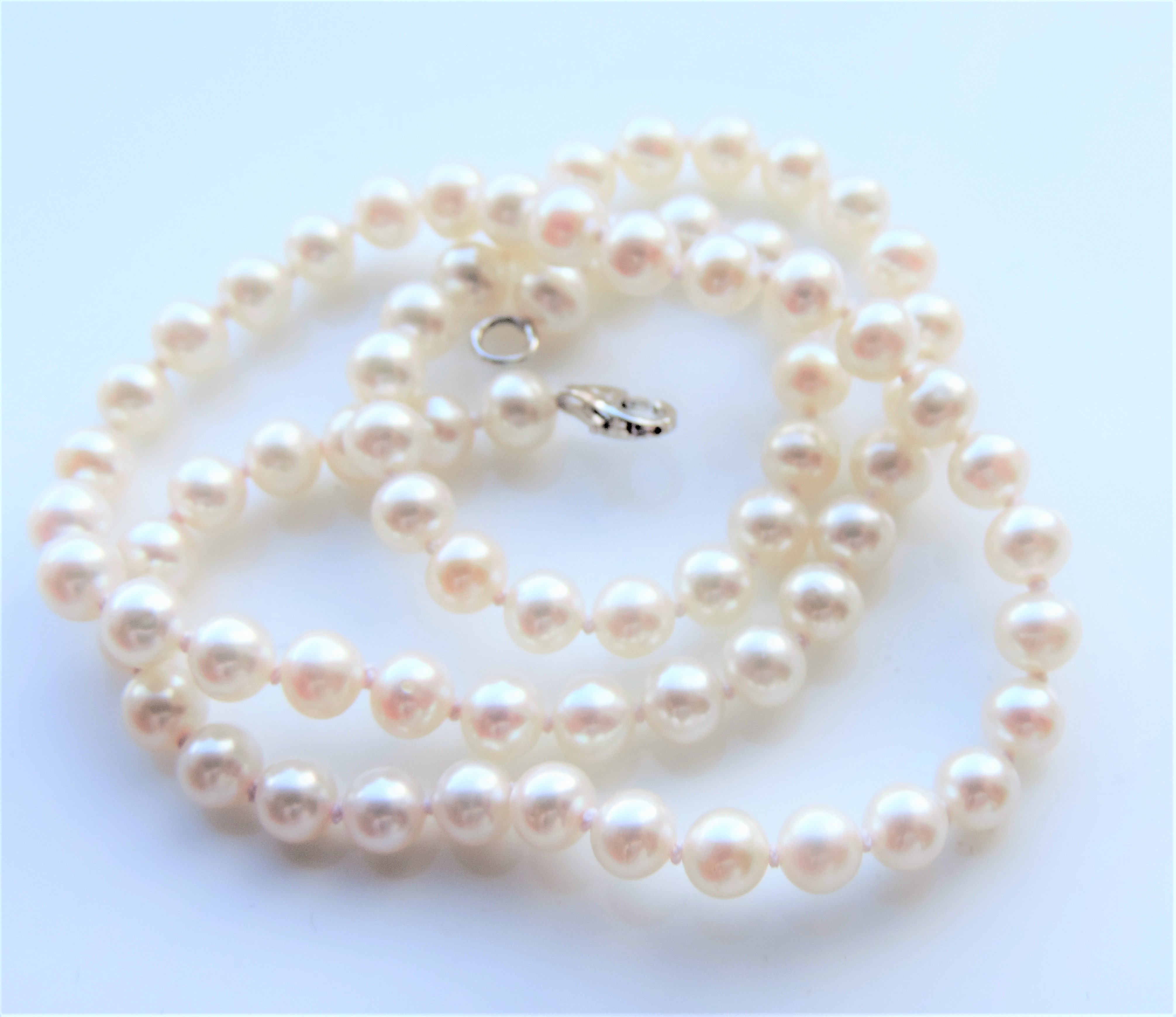 17 inch Cultured Pearl Necklace 75 x 5mm Pearls Silver Clasp - Image 2 of 3