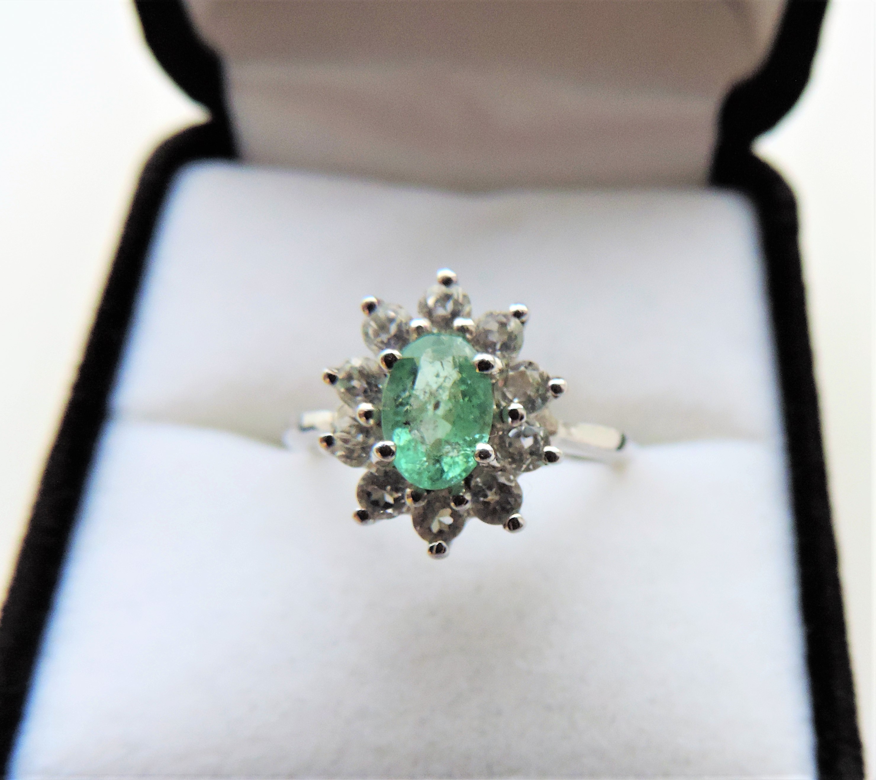 1.5 carat Green and White Topaz Ring - Image 6 of 6