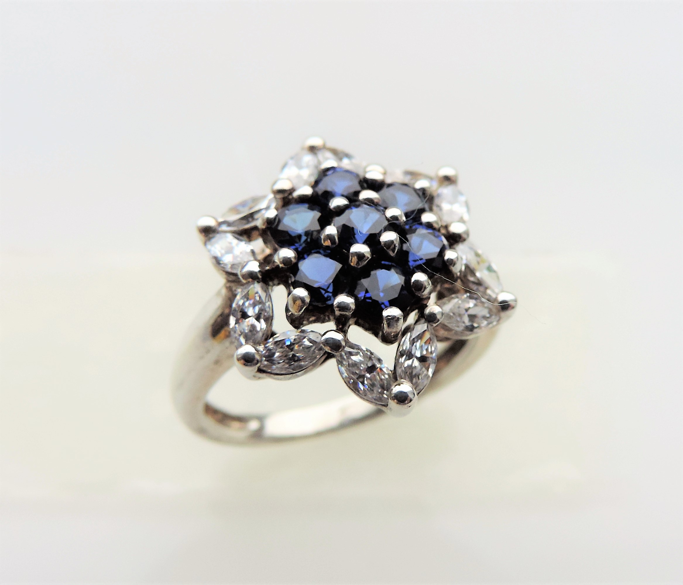 Sterling Silver Sapphire Cluster Ring - Image 4 of 6
